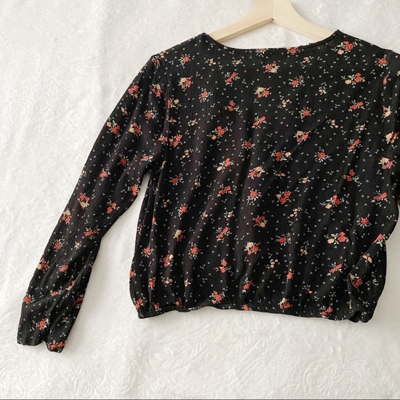 Floral Button Down Cropped Top - Picture 8 of 10